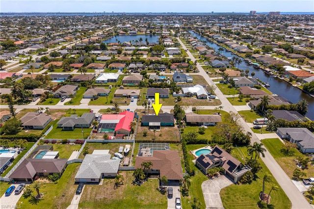 425 SW 43rd LN, Cape Coral, FL 33914