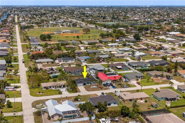 425 SW 43rd LN, Cape Coral, FL 33914