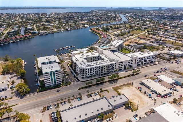 425 SW 43rd LN, Cape Coral, FL 33914