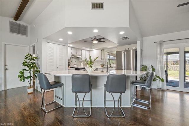 425 SW 43rd LN, Cape Coral, FL 33914