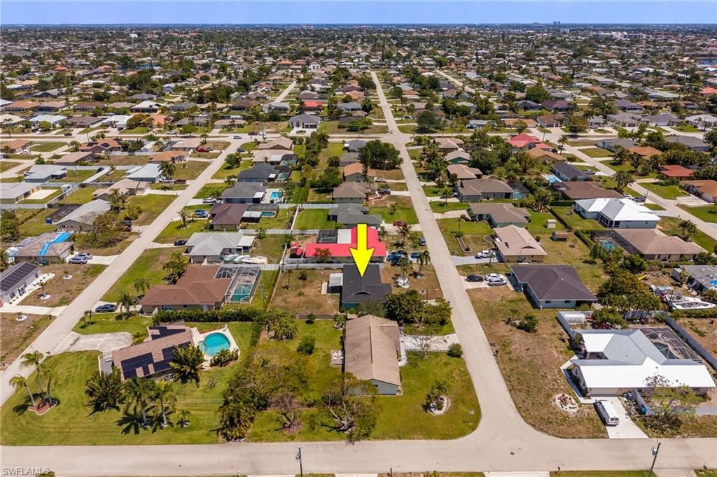 Image 23 of property listing at 425 SW 43rd LN, Cape Coral, FL 33914