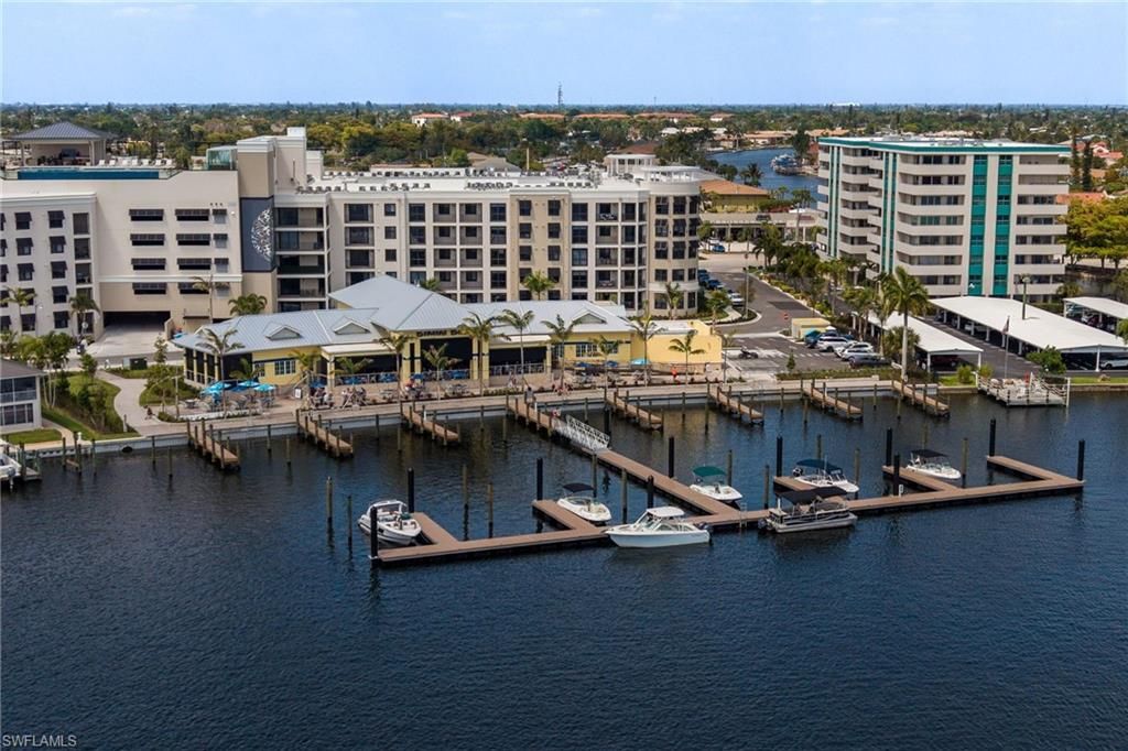 Image 26 of property listing at 425 SW 43rd LN, Cape Coral, FL 33914