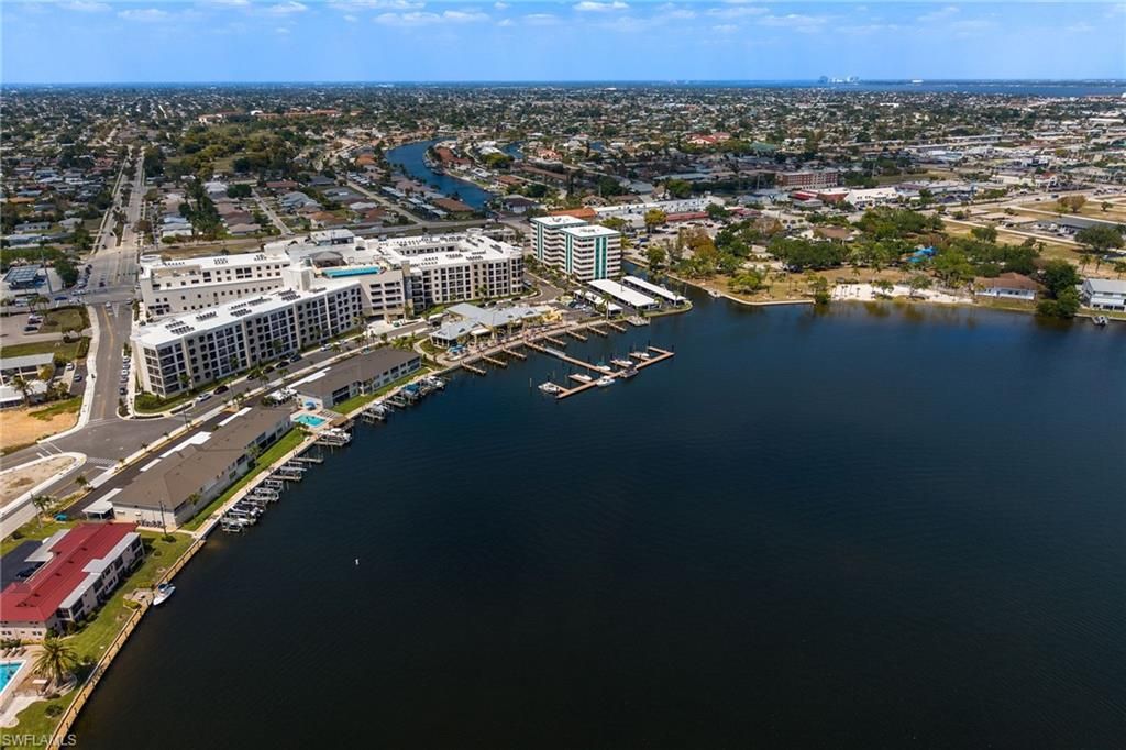 Image 28 of property listing at 425 SW 43rd LN, Cape Coral, FL 33914