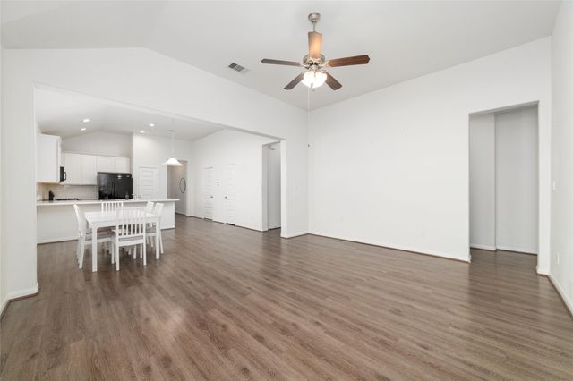 2826 Painted Sunrise Trail, Houston, TX 77045