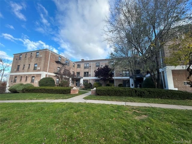 6 W Mill Drive 3B, Great Neck, NY 11021