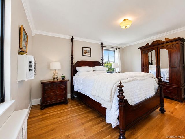 6 W Mill Drive 3B, Great Neck, NY 11021