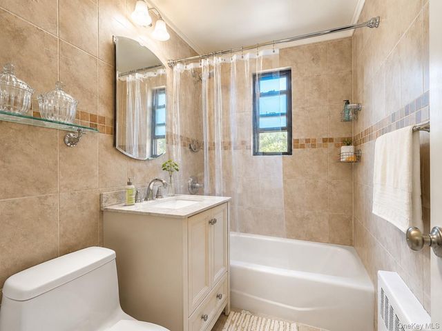 6 W Mill Drive 3B, Great Neck, NY 11021