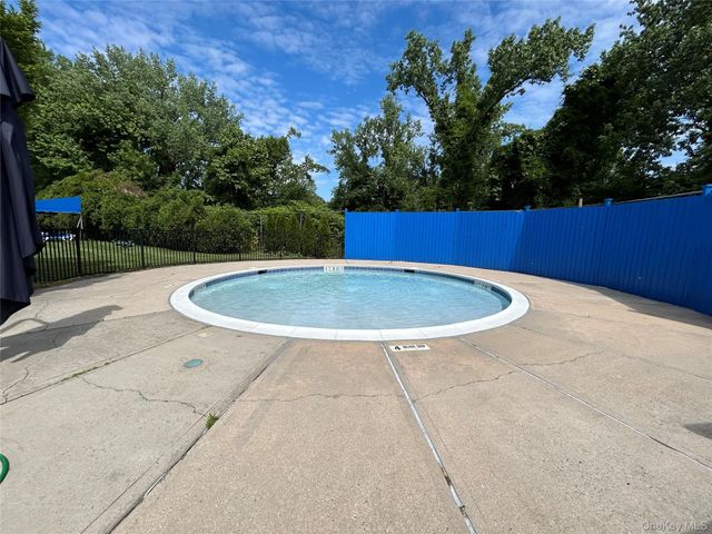 6 W Mill Drive 3B, Great Neck, NY 11021