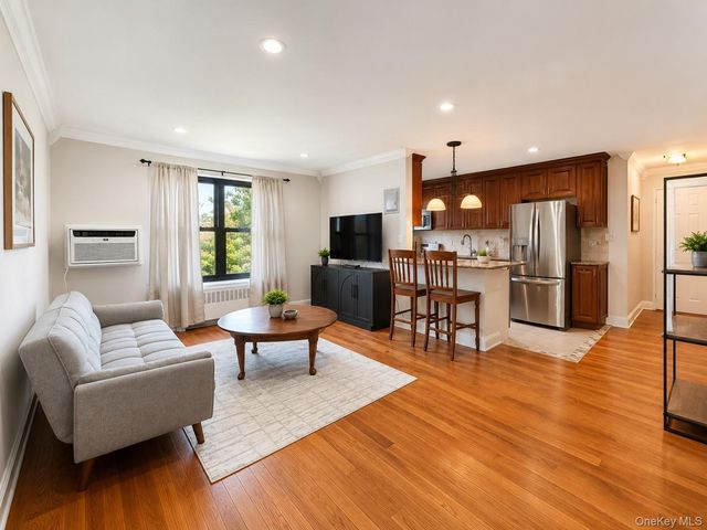 6 W Mill Drive 3B, Great Neck, NY 11021