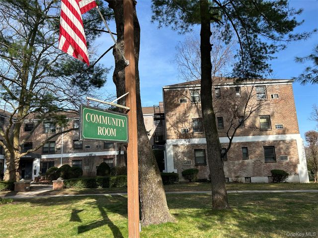 6 W Mill Drive 3B, Great Neck, NY 11021