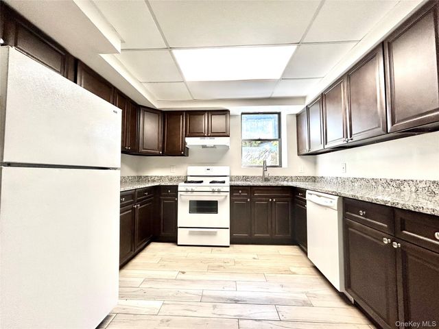 6 W Mill Drive 3B, Great Neck, NY 11021