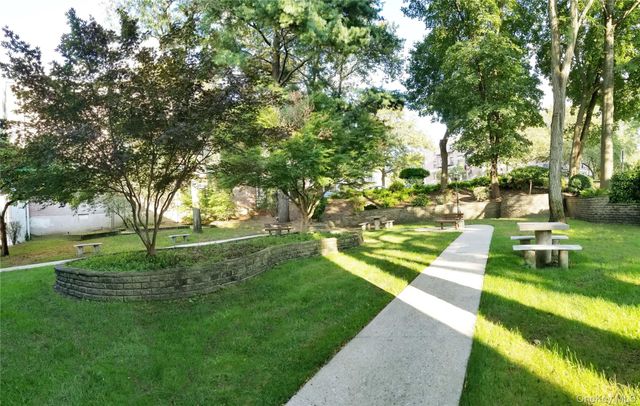 6 W Mill Drive 3B, Great Neck, NY 11021