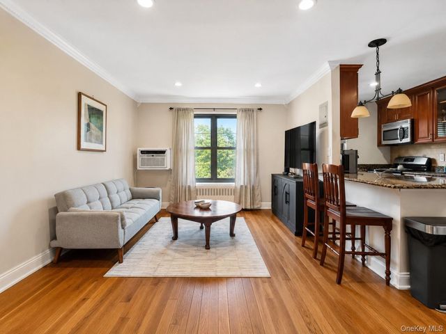 6 W Mill Drive 3B, Great Neck, NY 11021