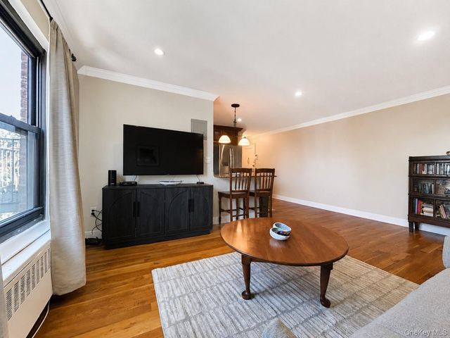 6 W Mill Drive 3B, Great Neck, NY 11021