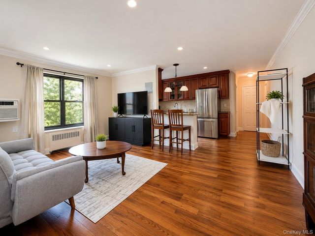 6 W Mill Drive 3B, Great Neck, NY 11021