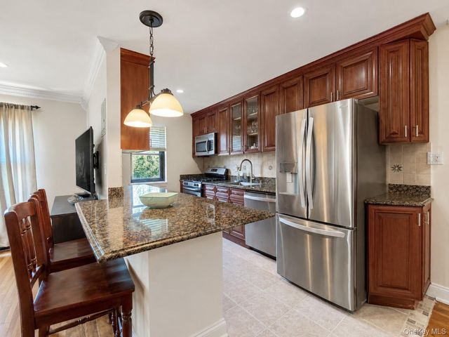 6 W Mill Drive 3B, Great Neck, NY 11021
