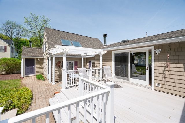 20 Winter St, Merrimac, MA 01860