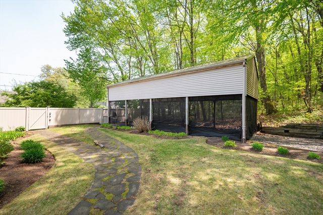 20 Winter St, Merrimac, MA 01860