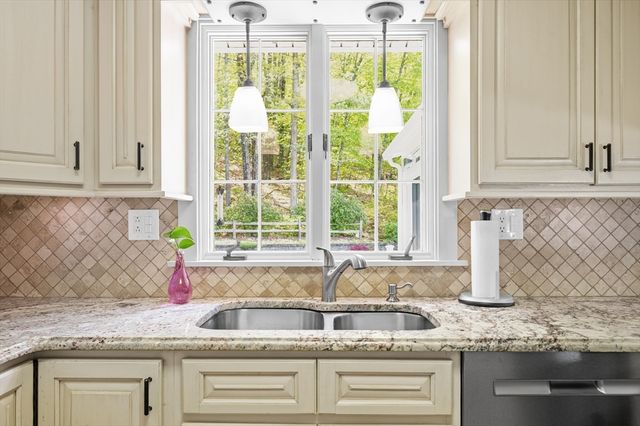 20 Winter St, Merrimac, MA 01860