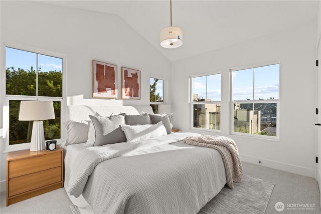 3245 13th Avenue W, Seattle, WA 98119
