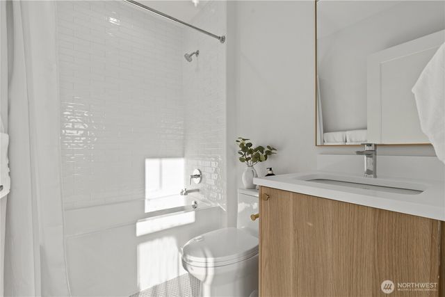 3245 13th Avenue W, Seattle, WA 98119