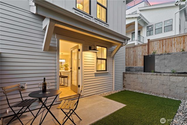 3245 13th Avenue W, Seattle, WA 98119