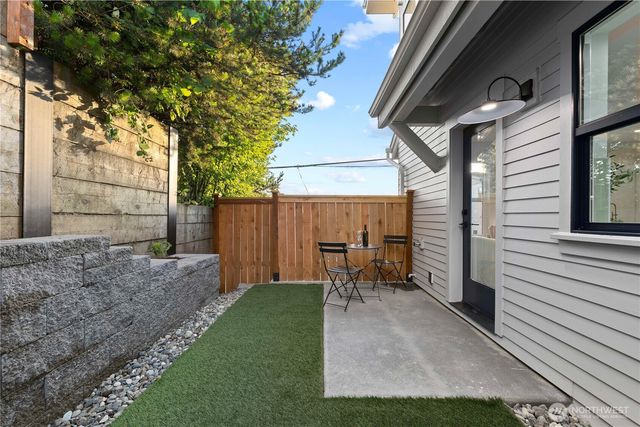 3245 13th Avenue W, Seattle, WA 98119