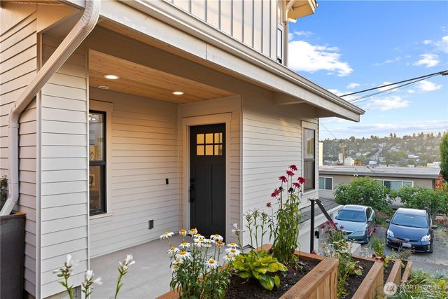 3245 13th Avenue W, Seattle, WA 98119