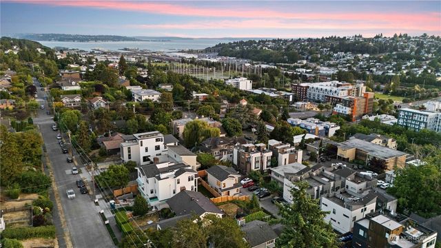 3245 13th Avenue W, Seattle, WA 98119
