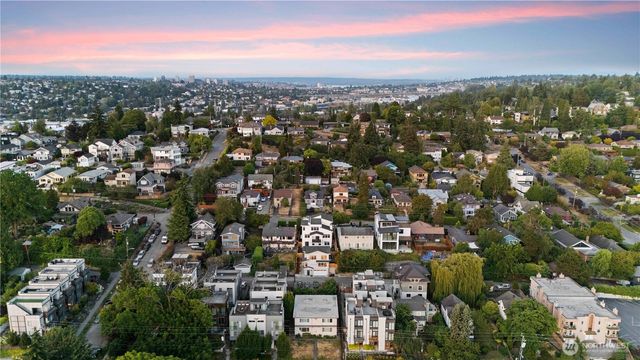 3245 13th Avenue W, Seattle, WA 98119