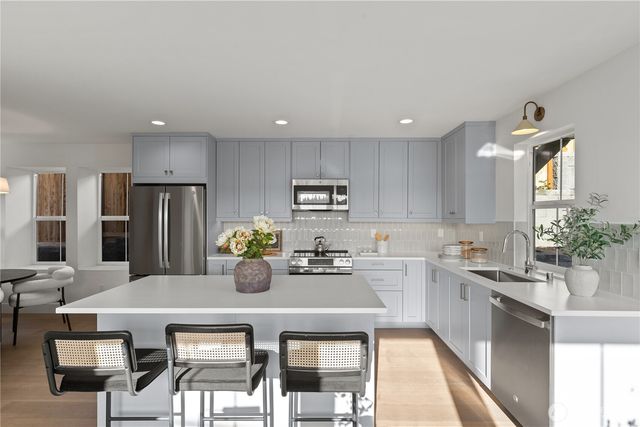 3245 13th Avenue W, Seattle, WA 98119