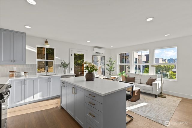 3245 13th Avenue W, Seattle, WA 98119