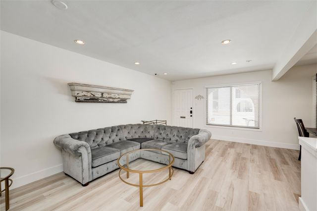 505 W 7th ST 102, Austin, TX 78701