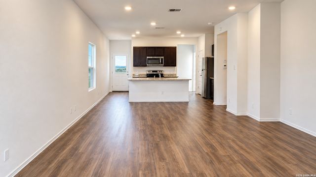 4150 Admirals Bnd, Converse, TX 78109