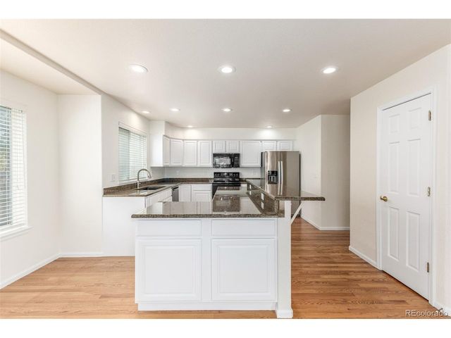 8825 Fairview Oaks Pl, Lone Tree, CO 80124