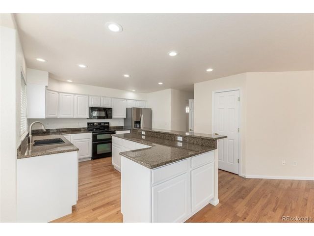 8825 Fairview Oaks Pl, Lone Tree, CO 80124