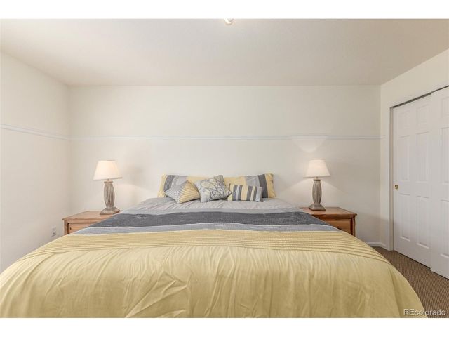 8825 Fairview Oaks Pl, Lone Tree, CO 80124