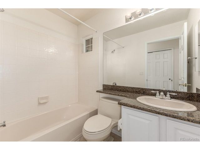 8825 Fairview Oaks Pl, Lone Tree, CO 80124