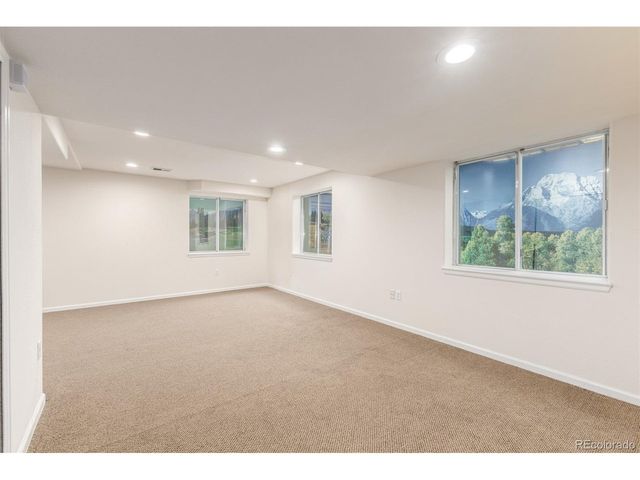 8825 Fairview Oaks Pl, Lone Tree, CO 80124