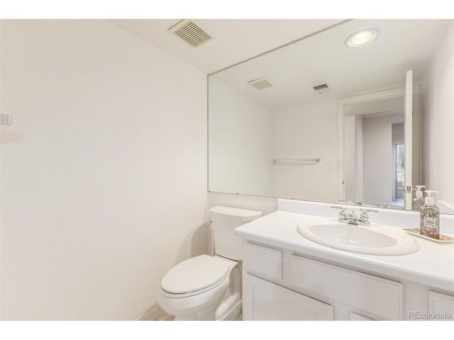 8825 Fairview Oaks Pl, Lone Tree, CO 80124