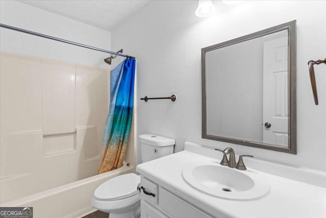 870 Hounds Ridge Court, Lawrenceville, GA 30043