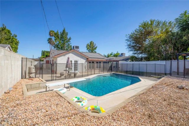 11377 Gaynor Ave, Granada Hills, CA 91344