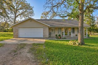 319 Shady Acres LN, Brenham, TX 77833