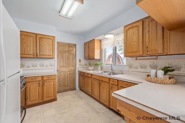 742 ARAPAHO ST, Cheyenne, WY 82009