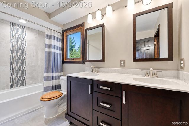 40019 Gulliver Drive, Sterling Heights, MI 48310