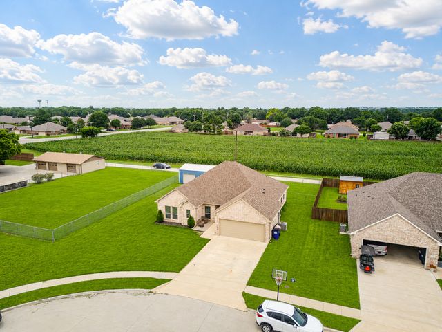 505 N Neu Drive, Lindsay, TX 76250
