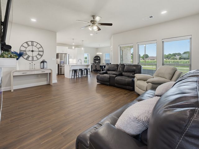 505 N Neu Drive, Lindsay, TX 76250