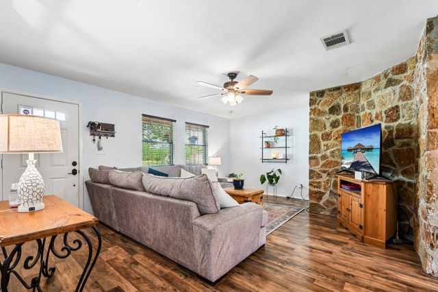115 Mountain View DR, Burnet, TX 78611