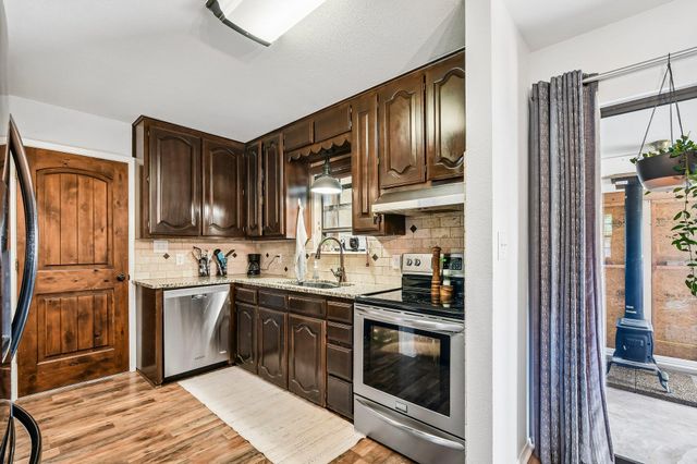 115 Mountain View DR, Burnet, TX 78611