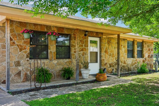 115 Mountain View DR, Burnet, TX 78611